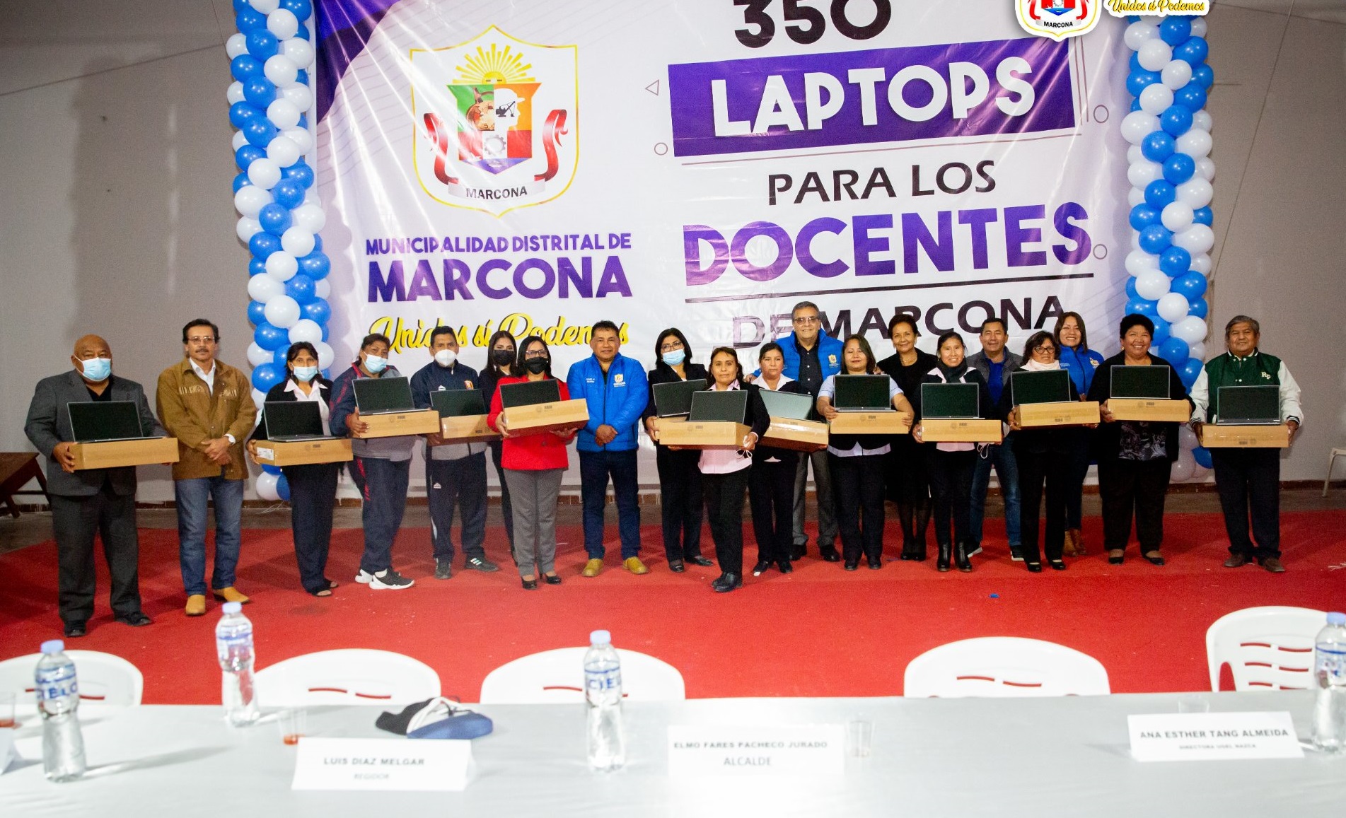 Municipalidad de Marcona entregó laptops a los profesores del distrito
