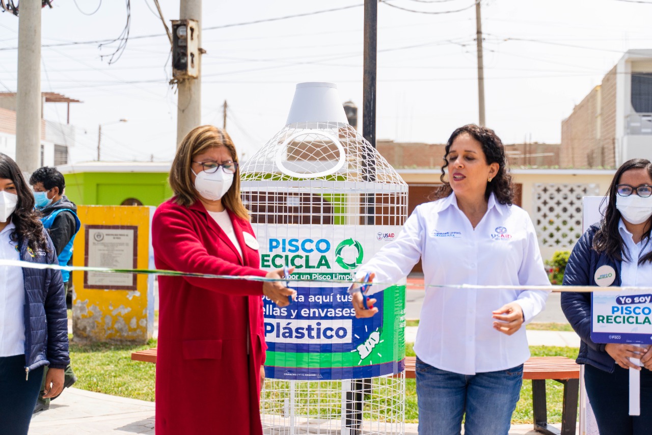 Autoridades y representantes de organismos y juntas vecinales participaron del lanzamiento de «Pisco Recicla»