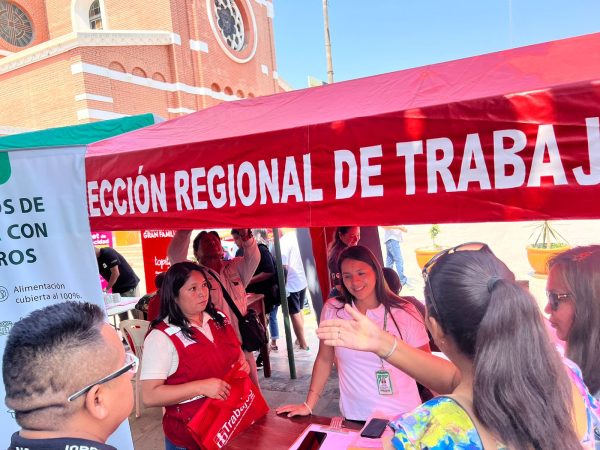 300 vacantes de trabajo se colocaron en Feria Laboral en Chincha ...