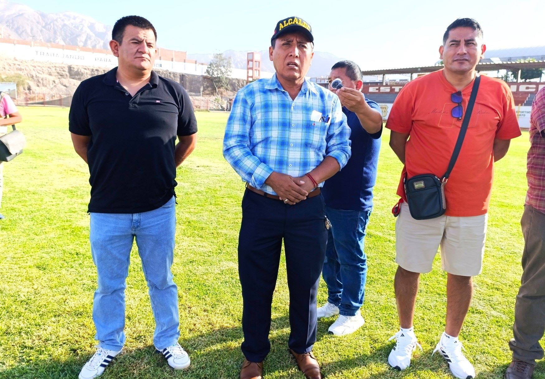 Alcalde de Vista Alegre entrega oficialmente campo deportivo al Club Santos