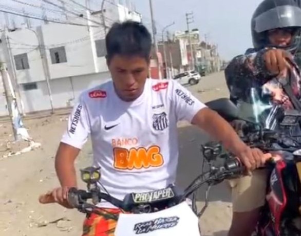 Policía busca a motociclista que atropelló a comunicadora y fugó