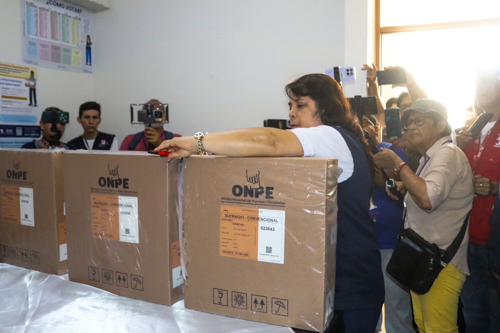 ODPE Chincha y JNE verifican material de sufragio para elecciones del 12 de abril