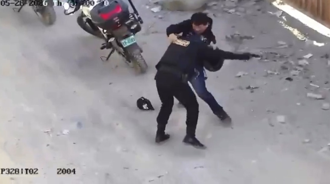 Delincuentes armados se enfrentan a policías y les arrebatan arma de reglamento en La Tinguiña