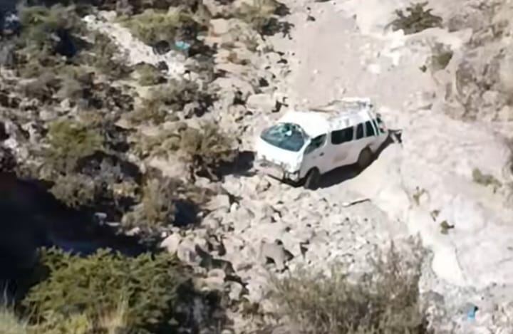 Lucanas: Despiste y volcadura de minivan deja 2 fallecidos en la carretera Nasca – Puquio