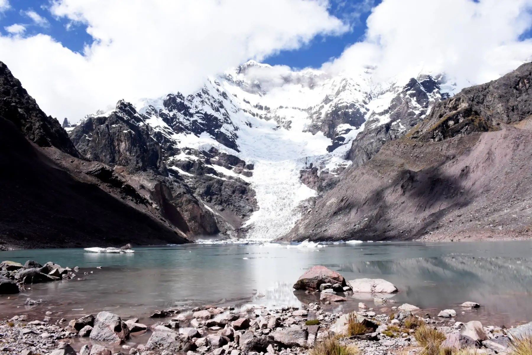 Identifican 58 lagunas glaciares con alto riesgo de generar desborde y aluviones