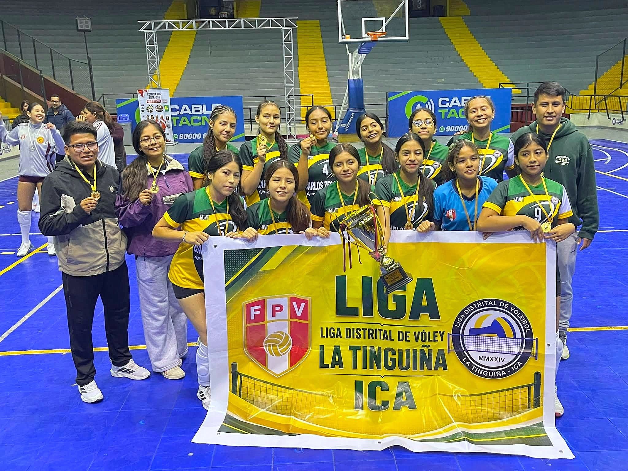 Categoría Sub 15: Selección de Voleibol de la Liga Distrital de La Tinguiña partió a Arequipa
