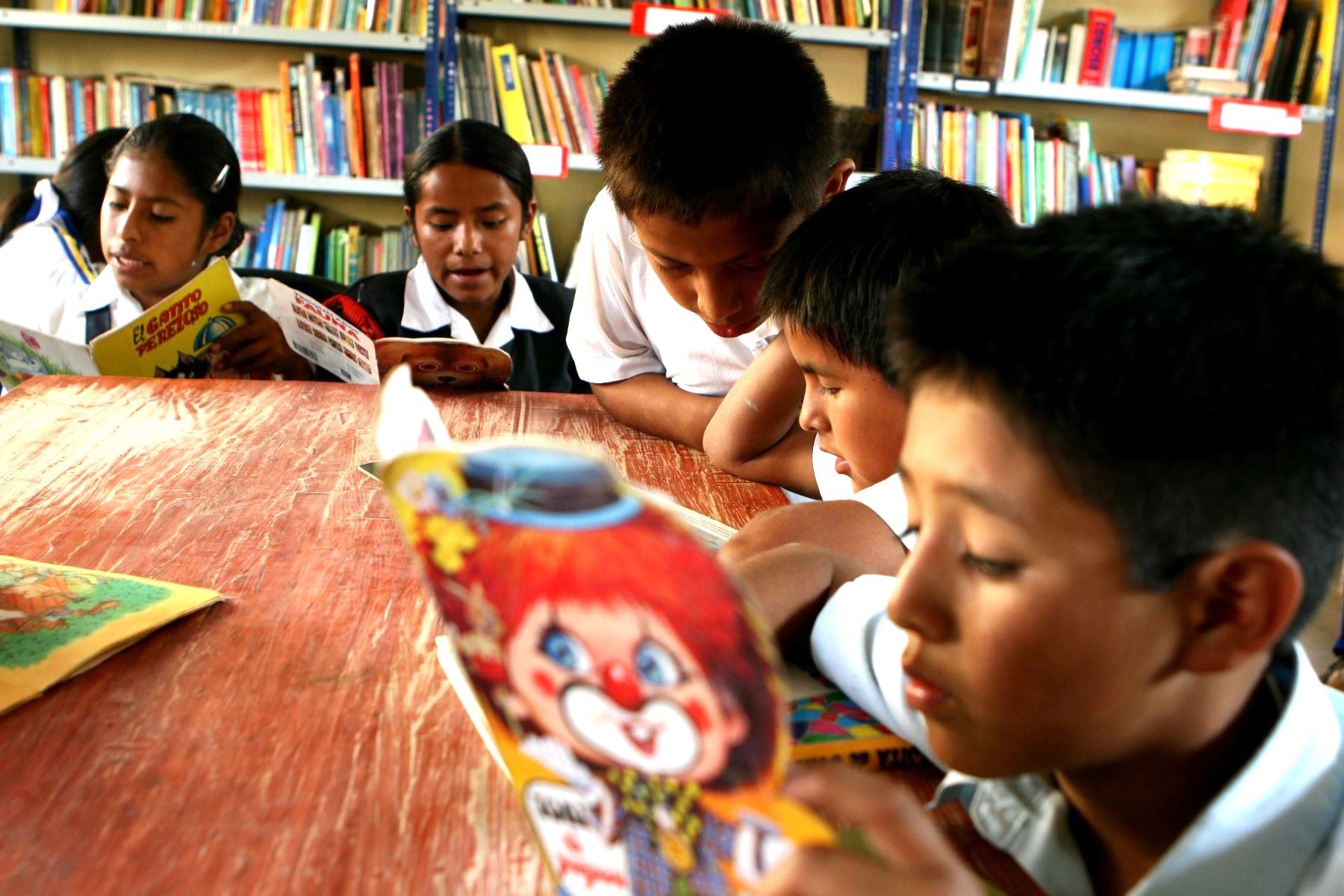 Ministro Chang: “Todas las escuelas le dedicarán una hora diaria a la lectura”